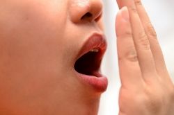 Tips menghilangkan bau mulut