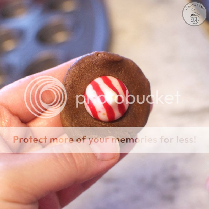  photo peppermint-hot-cocoa-cookie-cups-4_zps9atamlot.jpg