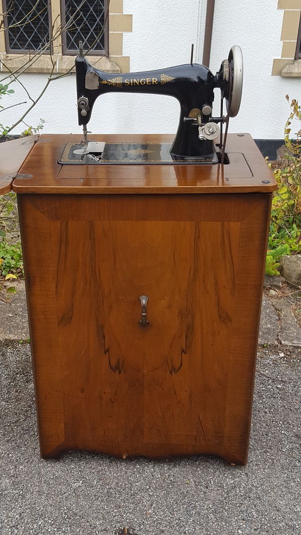 A Rare Beautiful Antique Singer Sewing Machine Circa 1900 In